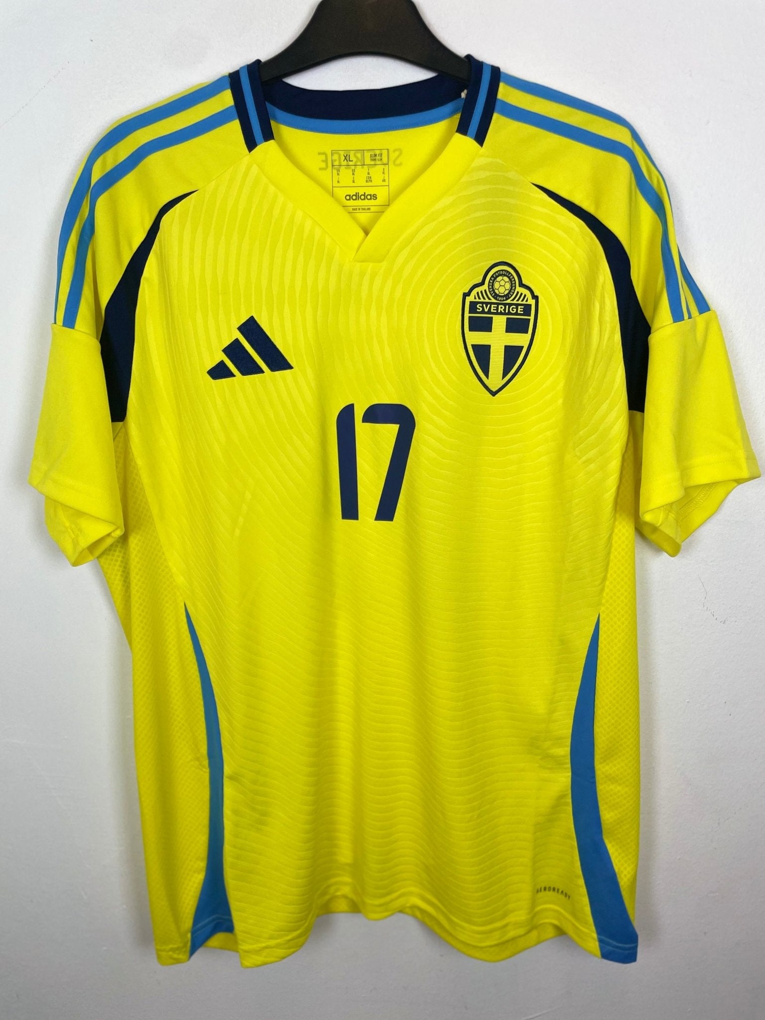 Adidas Sweden Home 24/25 Gyokeres 17 - 10/10 - TheFootballIdiots
