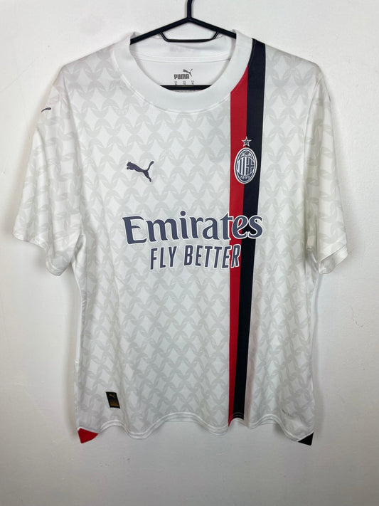 Puma AC Milan 2023/24 women's away shirt in size XL with the embroidered club crest, authentic collector's piece from Norway