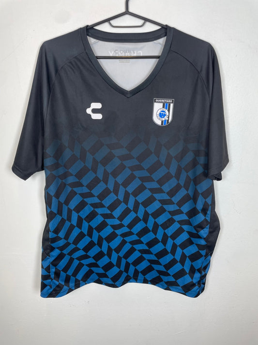 Official Queretaro FC training shirt in size XL with the Los Gallos Blancos club crest, genuine original football shirt