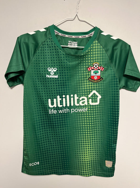 Official Southampton 2022/23 goalkeeper shirt in kids size XL boys with the Saints club crest, hand graded in Norway