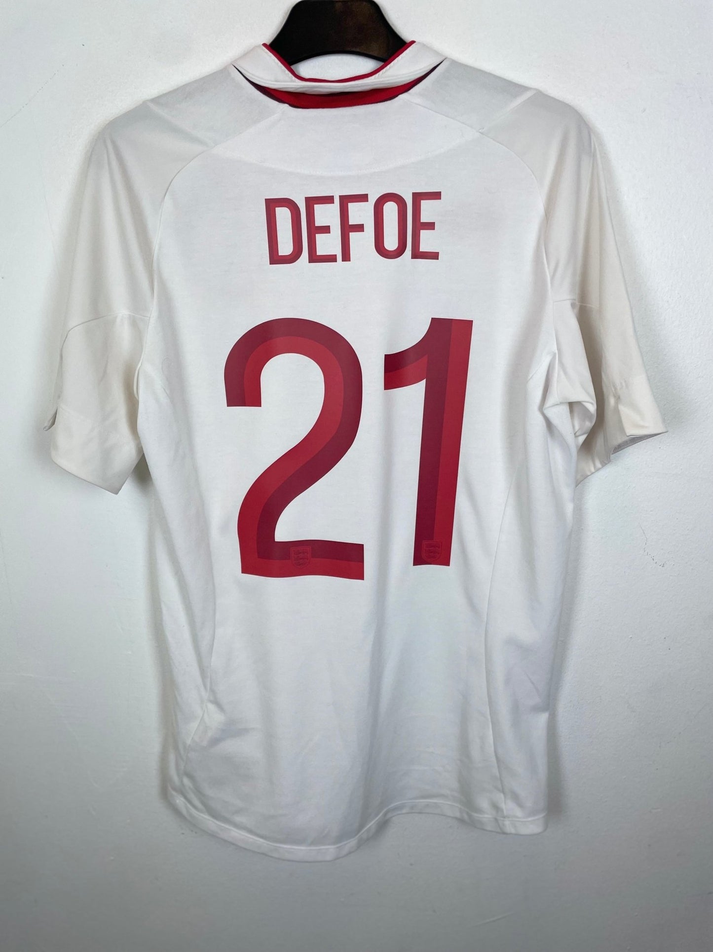 Front view of the England 2012 home shirt showing the Three Lions crest and Umbro logo, photographed at our Stavanger store